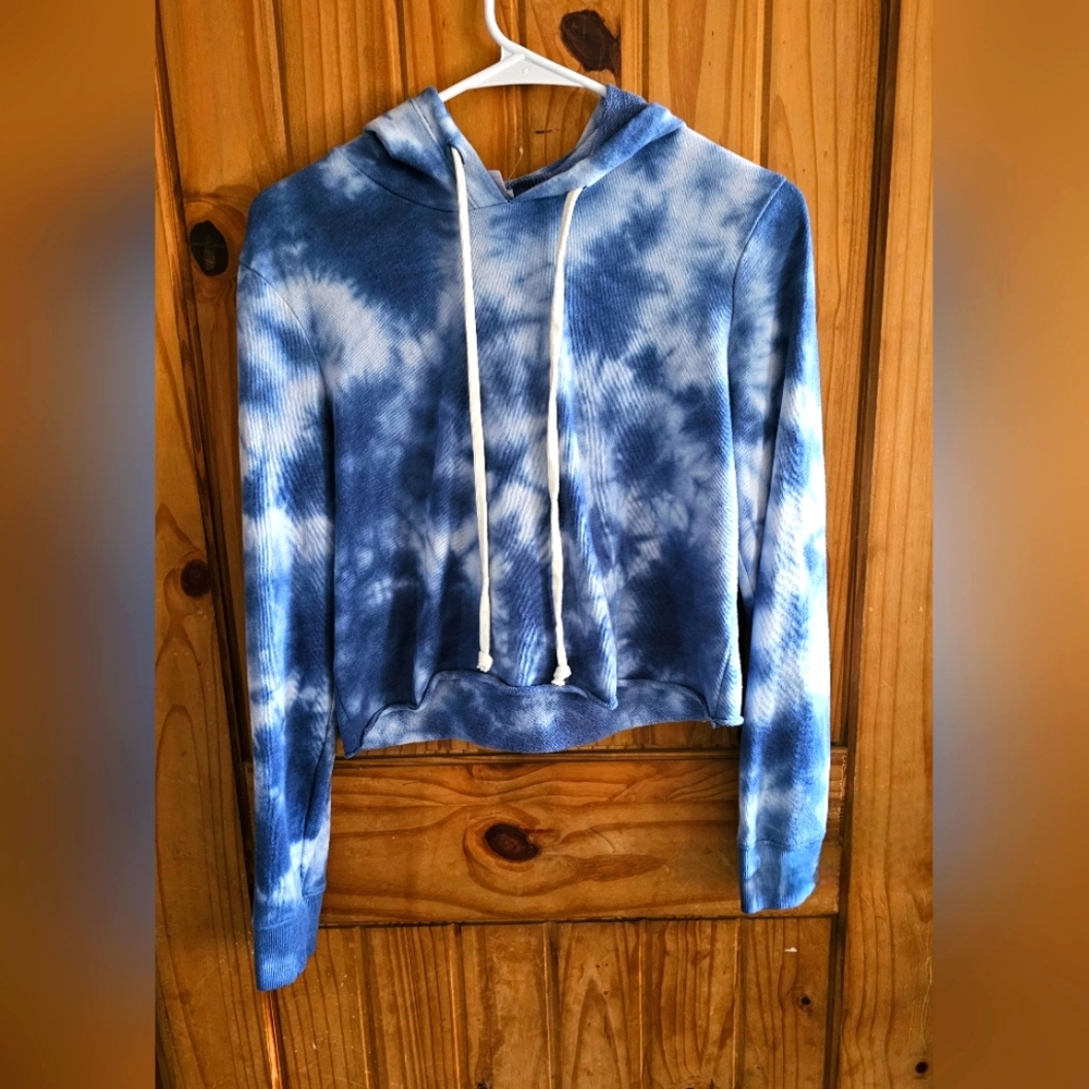 Alternative tie dye cropped hoodie